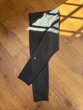 Lululemon Grey Retro Athletic Leggings - Comfort Stretch